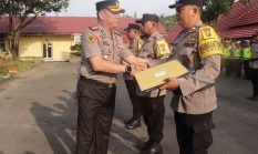 Kapolres Binjai Beri Penghargaan Terhadap Tiga Personil Bhabinkamtibmas
