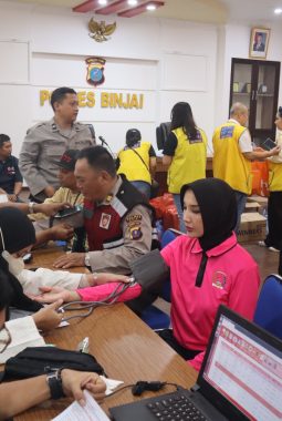 Sambut Hari Jadi Polwan Ke-78 Kapolres Binjai dan Ketua Bhayangkari cabang binjai Donorkan Darah untuk Kemanusiaan